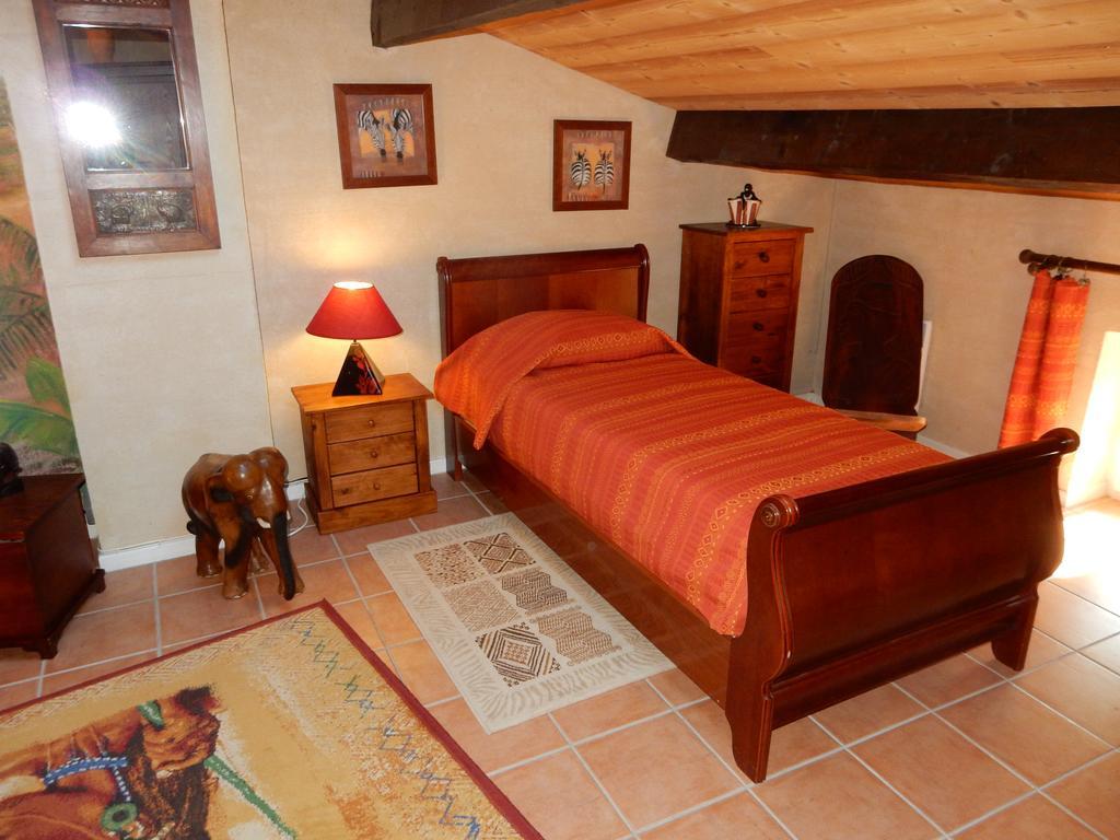 Bed and Breakfast Le Chateau Des Estubiers Sérignan-du-Comtat Exterior foto